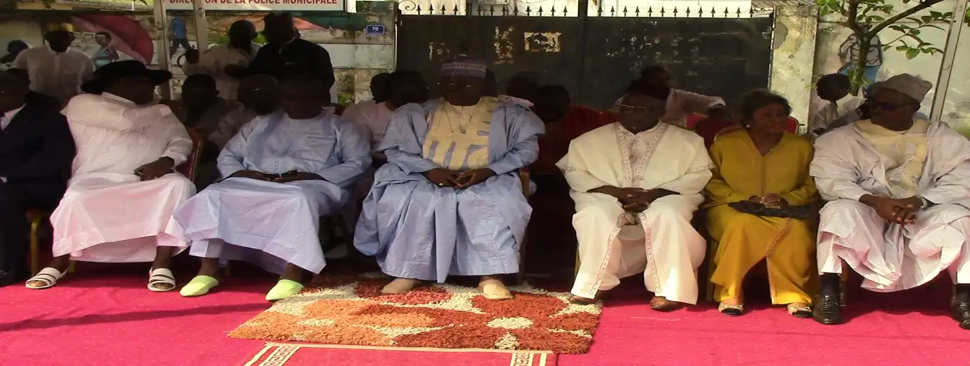 M. Samuel Ivaha Diboua, Gouverneur du Littoral, et invités spéciaux à la fête de fin du Ramadan à Douala.