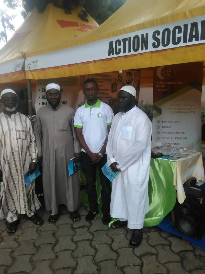 Visite de Cheikh OUMAR HAMZA au stand de ISLAM/INFOS à CAMEX.